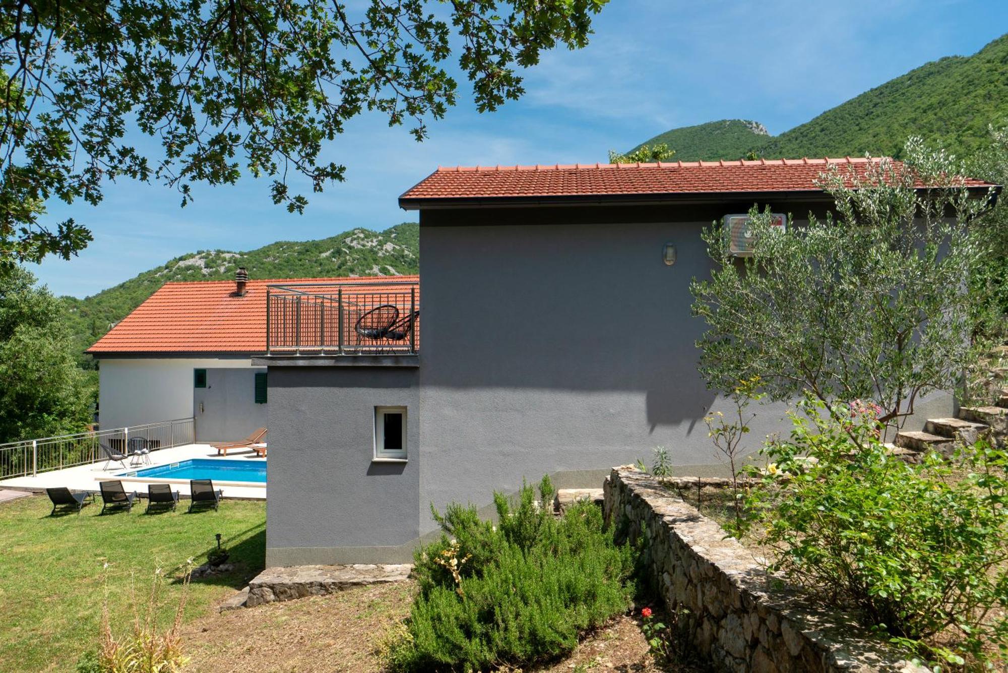 Apartments Srdanovic 奥米什 外观 照片