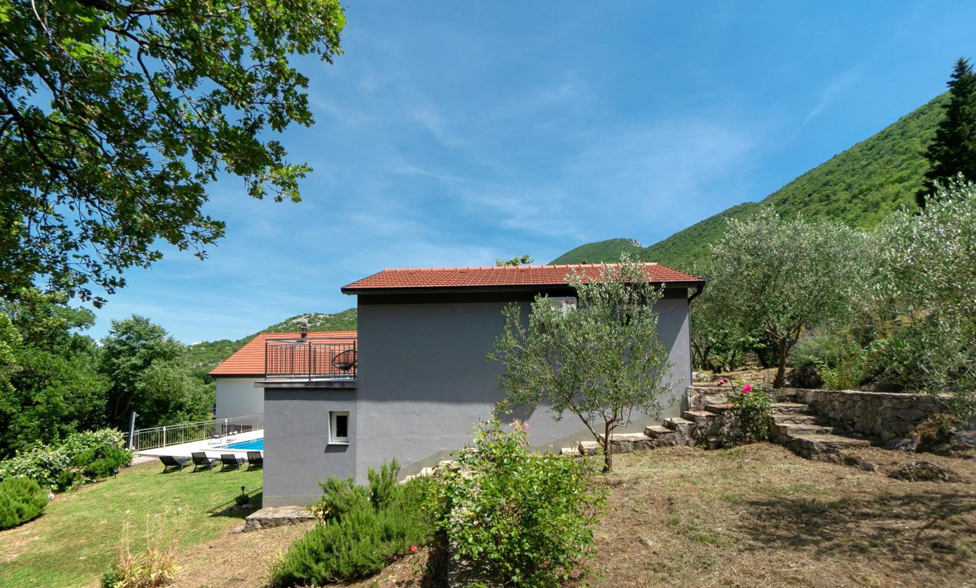Apartments Srdanovic 奥米什 外观 照片