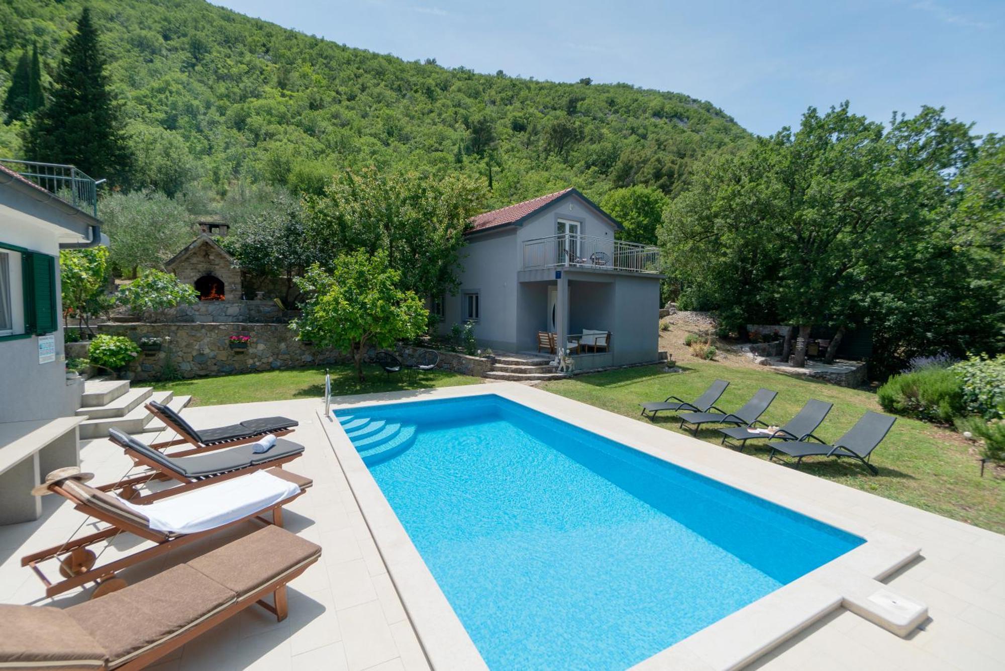 Apartments Srdanovic 奥米什 外观 照片